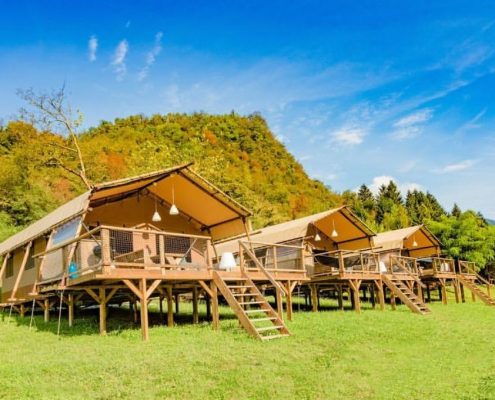 De ruime, volledig ingerichte en-suite tenten van de Africa Safari Lake Natron Lodge