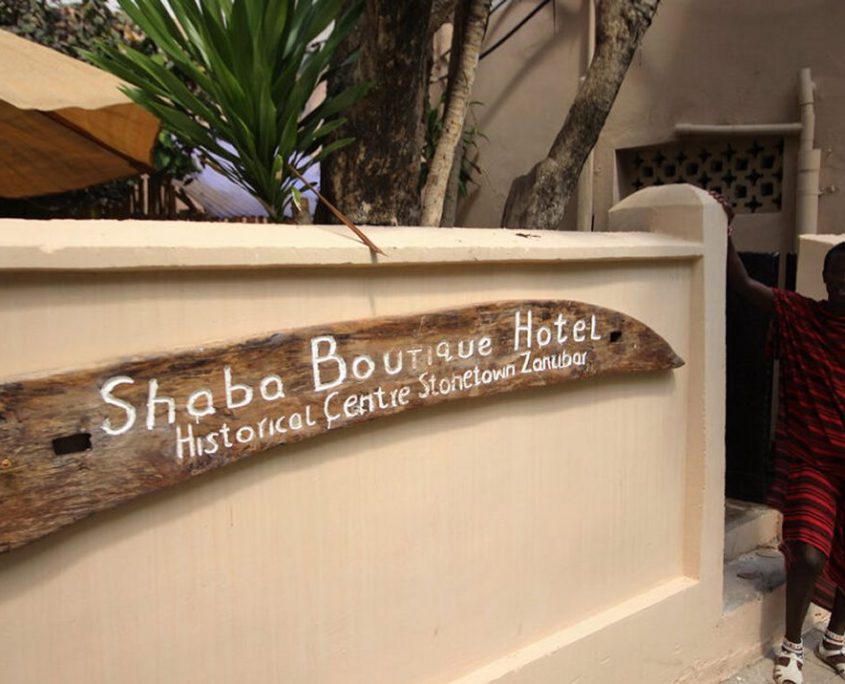 Toegang tot het Shaba Boutique Hotel in Stonetown Zanzibar