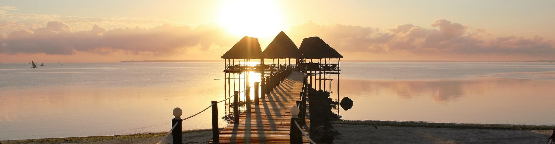 Ontspannen aan het strand en genieten van de zonsondergang is slechts een van de dingen om te doen in Zanzibar