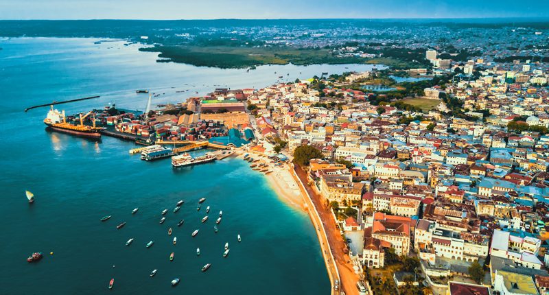 Drone-opname van de belangrijkste haven van Zanzibar en Stone Town